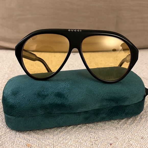 Gucci Accessories - Gucci sunglasses unisex
